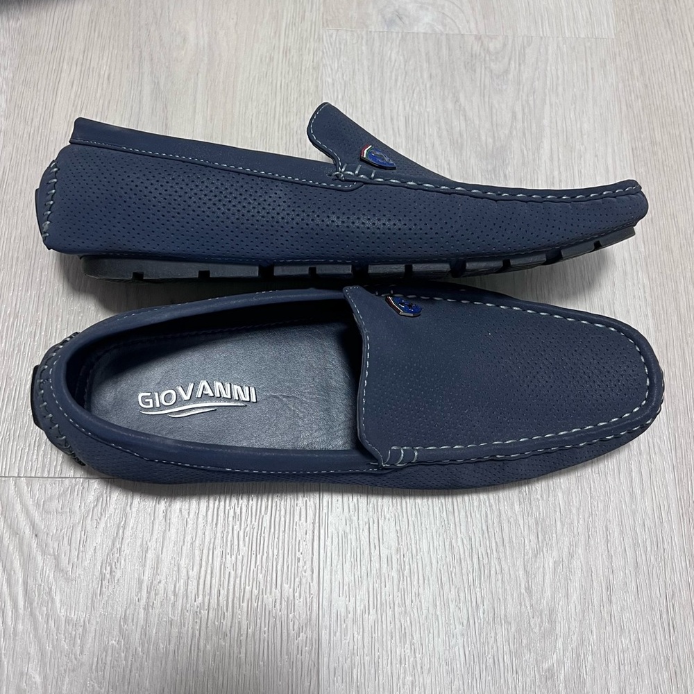 Men’s Jiovanni loafers shoes size 8.5 (fits 9)